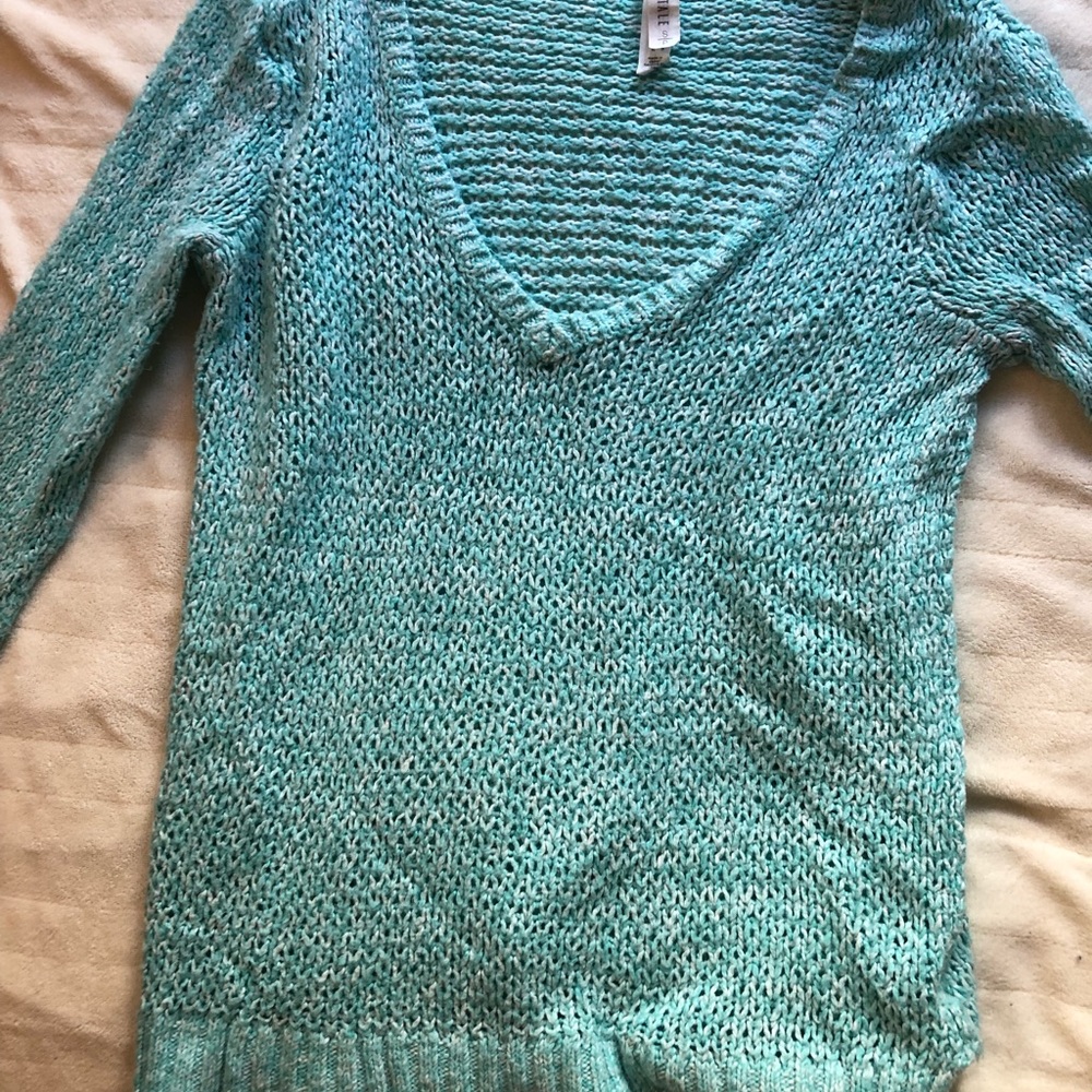 V neck knit sweater